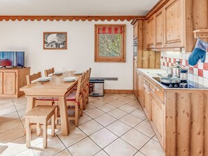 Dining - Champagny: Premium Apartment 6 pers, 54m², WIFI, Parking (Champagny-en-Vanoise)
