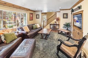 TV, fireplace - Mama Bear's Hideaway By Destination Big Bear: Hot Tub! Air Conditioning! Game Room! Fire Table! Located in Lower Moonridge! (Big Bear Lake)