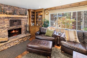 Interior - Mama Bear's Hideaway By Destination Big Bear: Hot Tub! Air Conditioning! Game Room! Fire Table! Located in Lower Moonridge! (Big Bear Lake)