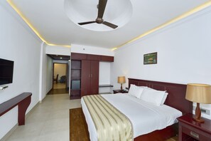 9 bedrooms, in-room safe, desk, iron/ironing board