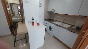 Frigorifero, microonde, macchina per tè/caffè, tostapane