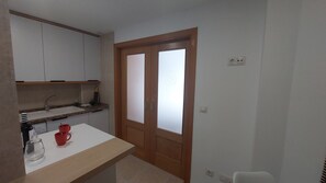 Frigorifero, microonde, macchina per tè/caffè, tostapane