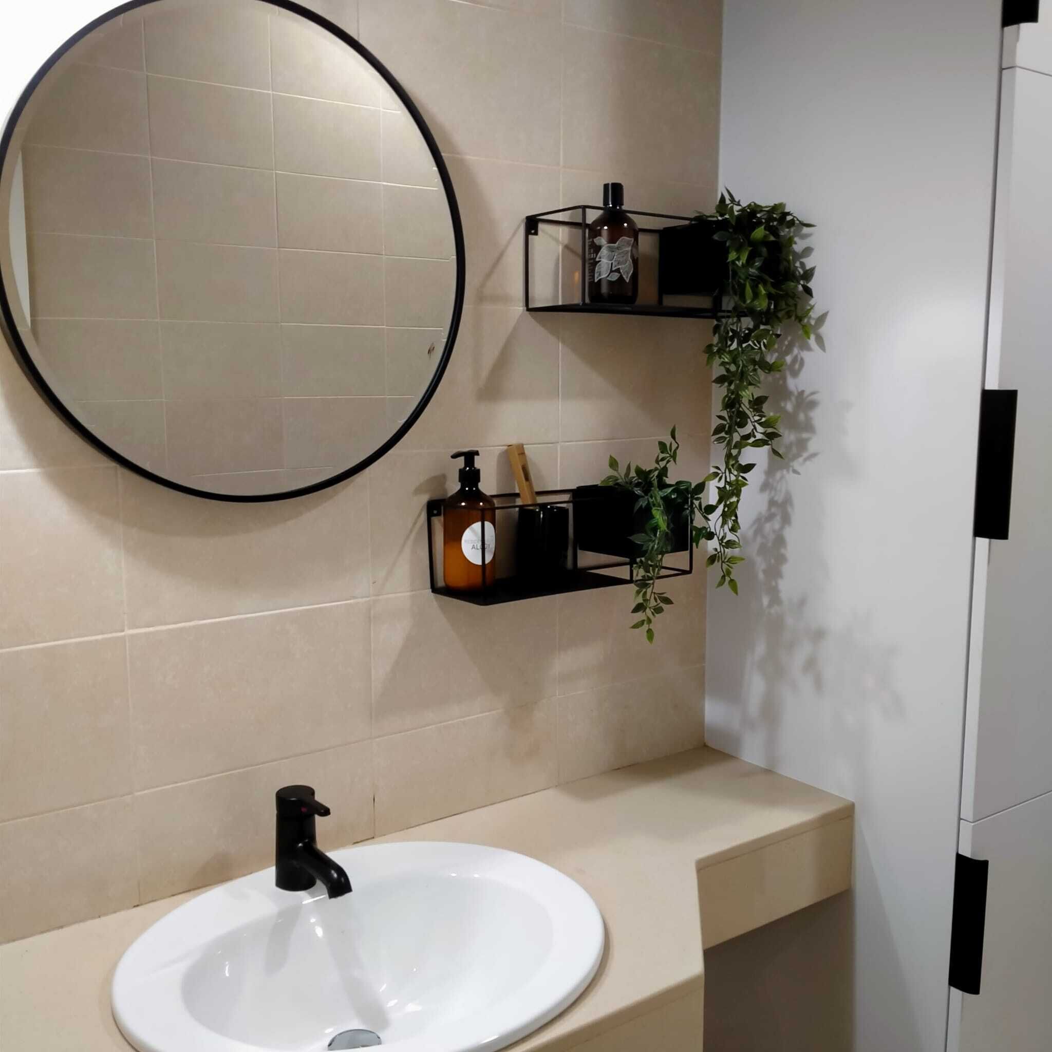 Een douche, handdoeken