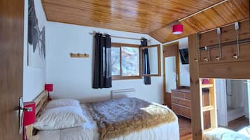 4 室のベッドルーム、アイロン / アイロン台、旅行用ベビーベッド、WiFi (無料)