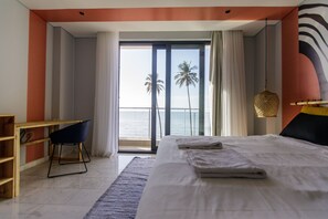 โต๊ะทำงาน, พื้นที่ทำงานแบบใช้แล็ปท็อป, ผ้าม่านกันแสง, Wi-Fi ฟรี