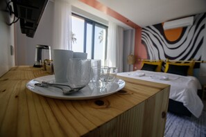 Desk, laptop workspace, blackout curtains, free WiFi - Cowork Lab Suites (Maputo)