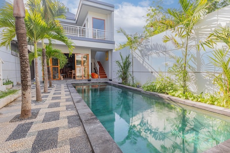 Outdoor pool. Roses Bali Homestay