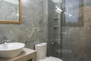 Standard Room | Bathroom | Hair dryer, towels