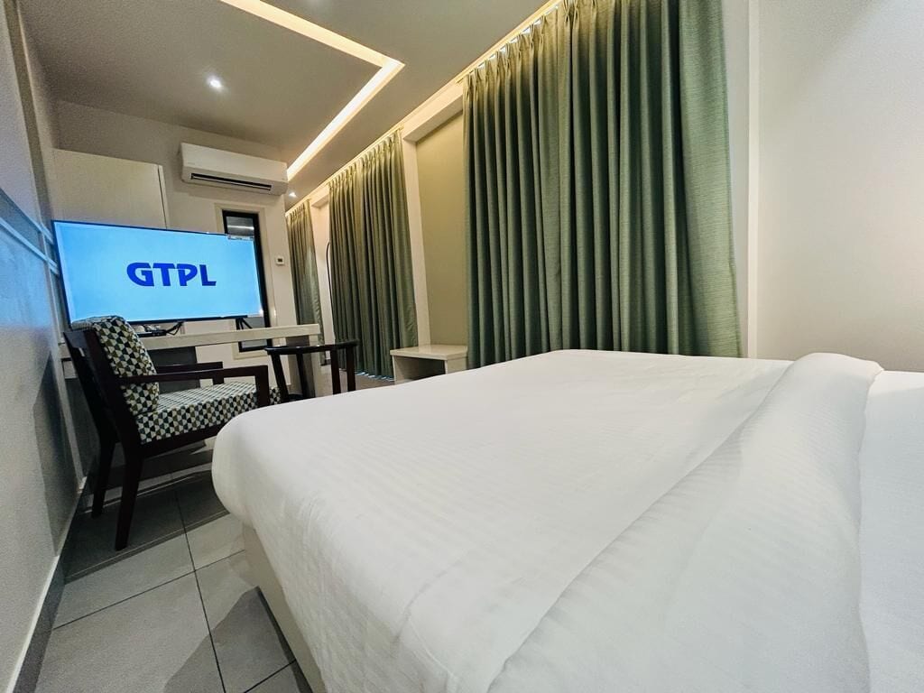 Chambre Prestige | Bureau, espace de travail pour ordinateurs portables