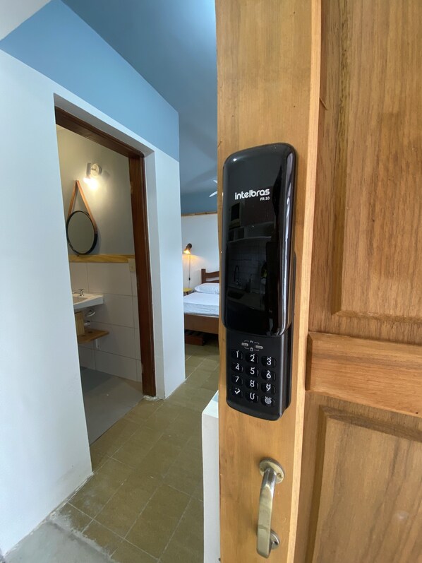 1 habitación, tabla de planchar con plancha, wifi gratis y ropa de cama 