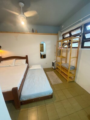 1 dormitorio, tabla de planchar con plancha, wifi gratis y ropa de cama