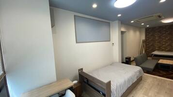 3 bedrooms, desk, free WiFi, bed sheets