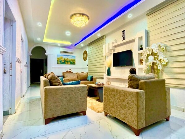 Living area - The perfect place for relaxation with Modern interior design (ashale botwe)