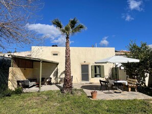 Outdoor dining - Finika House & Garden - Traditional charm with modern comfort. Vori, South Crete (Vori)