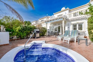 屋外プール、温水プール