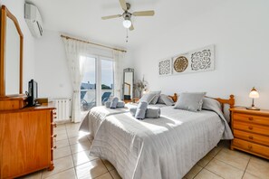 3 bedrooms, in-room safe, iron/ironing board, travel crib