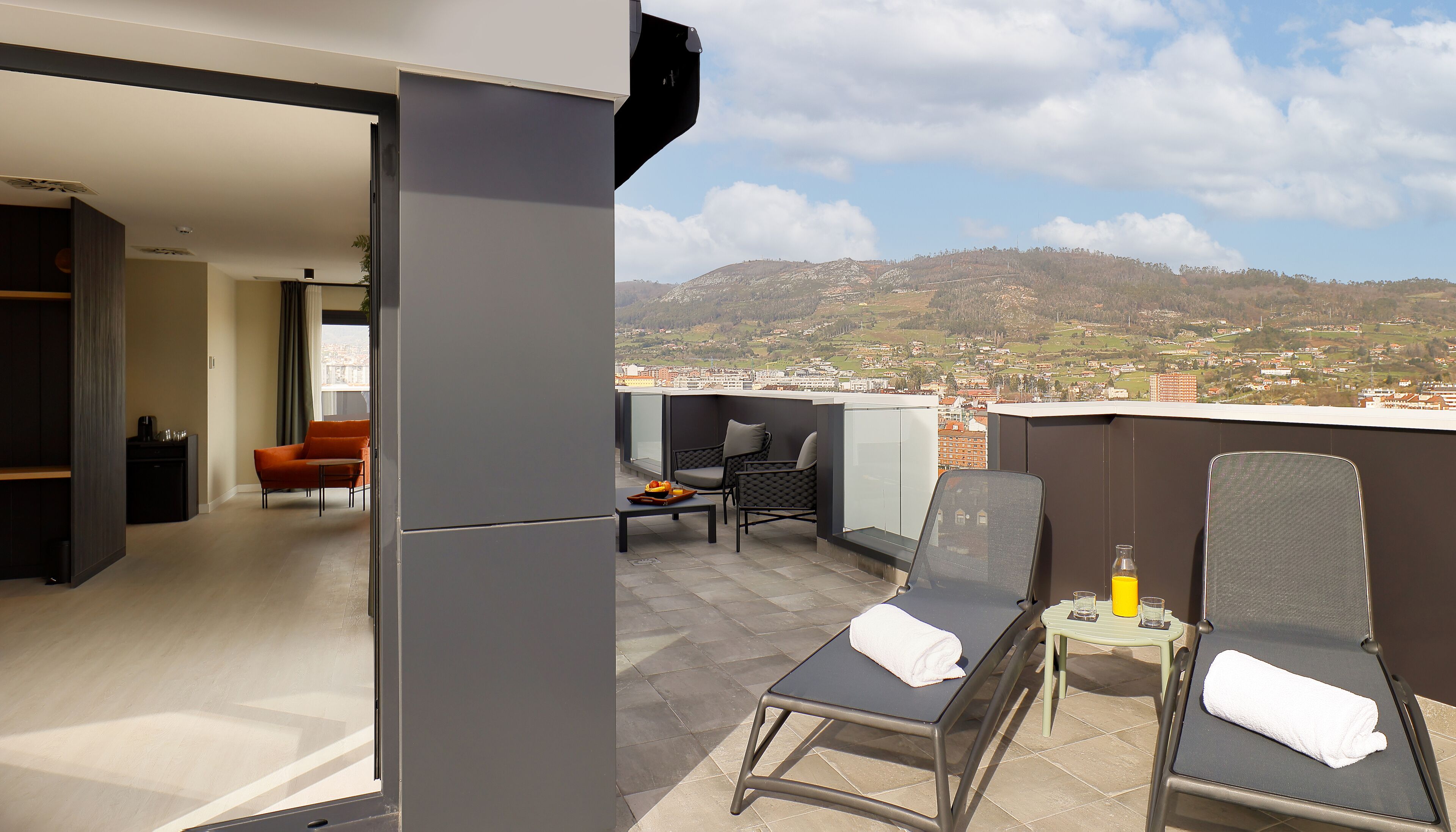 Literie de qualité supérieure, matelas mémoire de forme, minibar