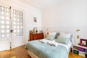 3 bedrooms, iron/ironing board, free WiFi, bed sheets - Parisian family apartment ideally located for an unforgettable stay (Paris)