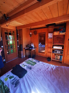 2 chambres, fer et planche à repasser, Wi-Fi, draps fournis