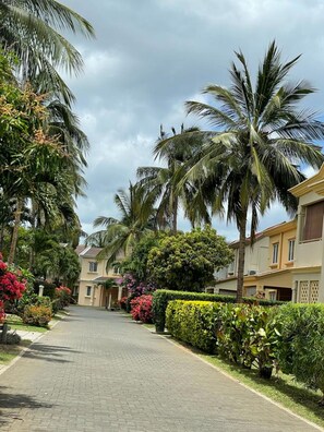 Property grounds - Seaside serenity: Elegant beach villa (Flic en Flac)