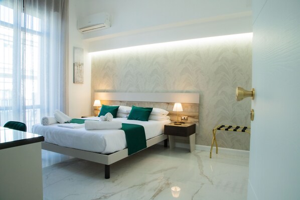 Deluxe Double Room | In-room safe, desk, laptop workspace, soundproofing - Lagi Suites (Naples)