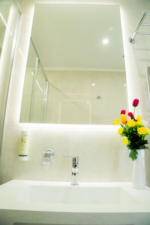 Family Quadruple Room | Bathroom | Shower, rainfall showerhead, hair dryer, bidet - Lagi Suites (Naples)