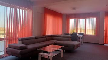 Departamento empresarial | 2 habitaciones, wifi gratis, ropa de cama y acceso para silla de ruedas