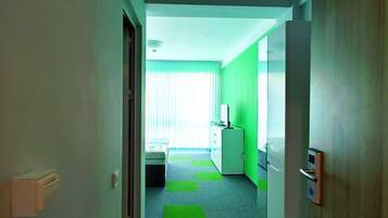 Quarto casal empresarial | Wi-Fi de cortesia, roupa de cama, acesso para cadeiras de rodas