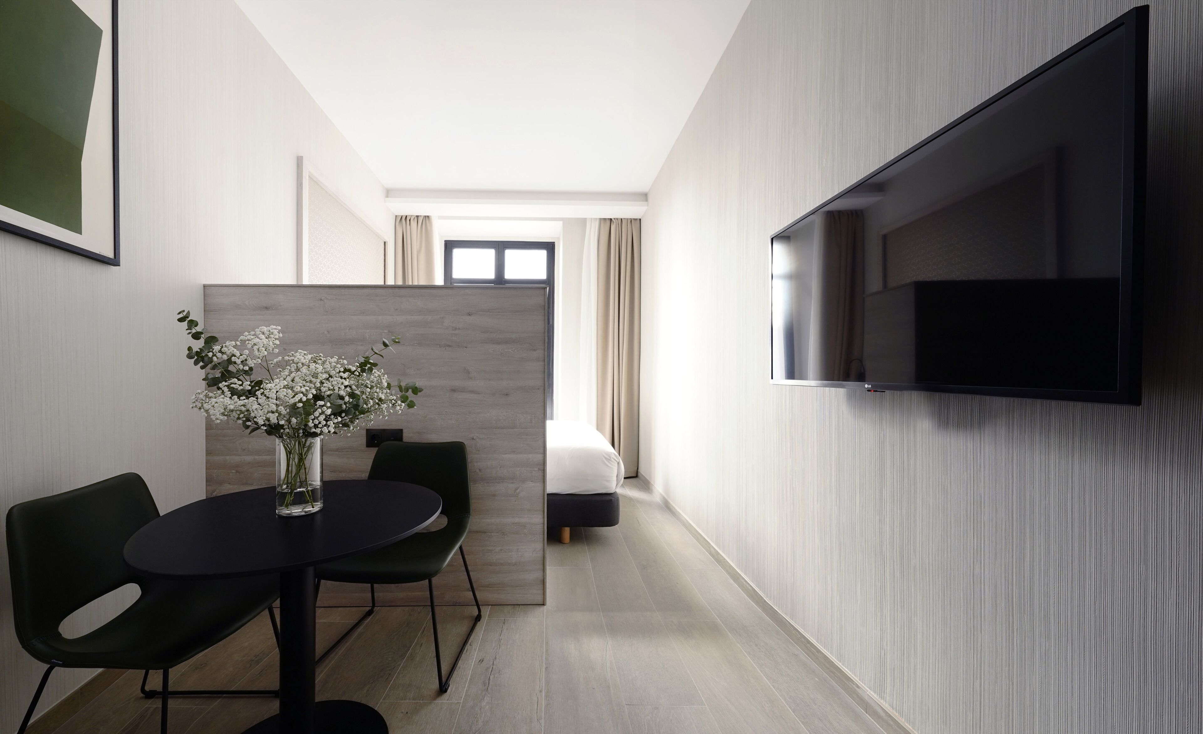 Medium Studio with Kitchenette and Balcony | 高档床上用品、客房内保险箱、笔记本电脑工作区、免费 WiFi