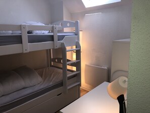 2 Schlafzimmer, Bügeleisen/Bügelbrett, kostenloses WLAN