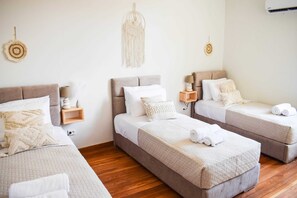 3 bedrooms, desk, iron/ironing board, WiFi