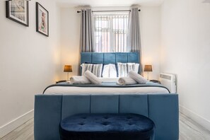 1 bedroom, desk, iron/ironing board, WiFi