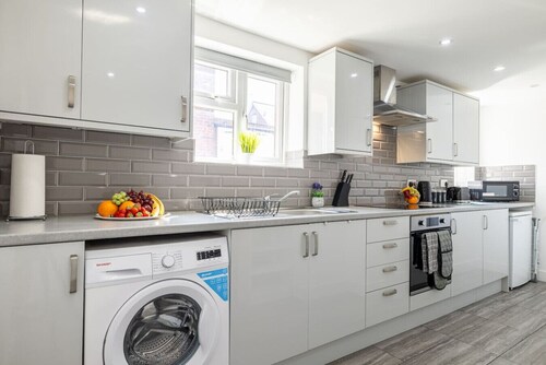 Always Booked! Large Mood Lit Flat SmartTv Parking