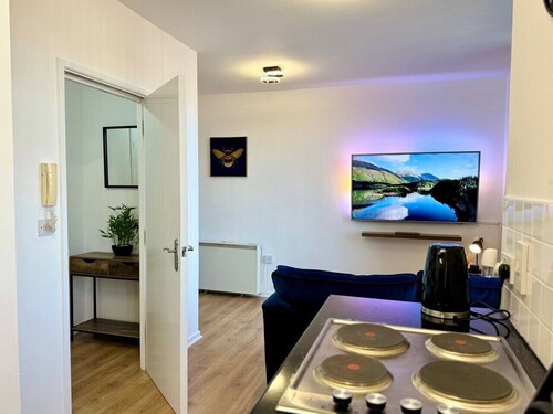 Last Min! Private Smart Tv Kitchen Parking KingBed