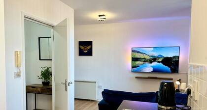 Last Min! Private Smart Tv Kitchen Parking KingBed