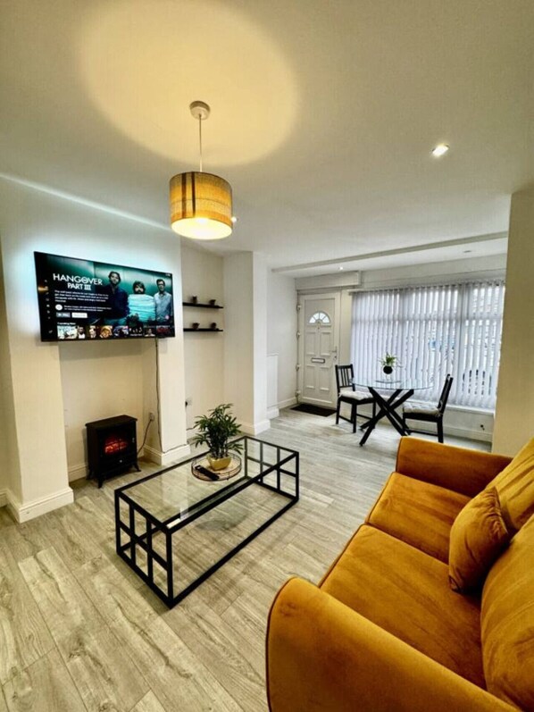 TV, fireplace