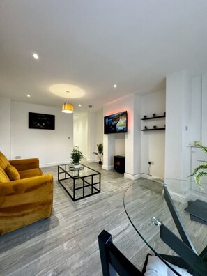 TV, fireplace