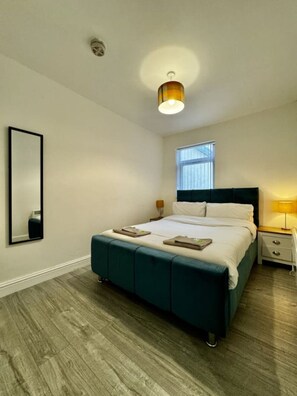 1 bedroom, desk, iron/ironing board, WiFi