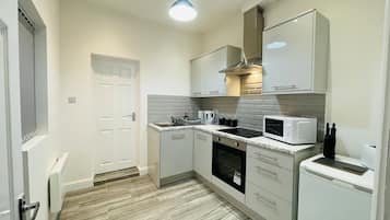Refrigerador, microondas, horno y parrilla de estufa