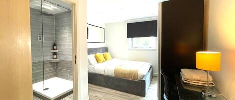 2 室のベッドルーム、デスク、アイロン / アイロン台、WiFi (無料)