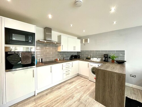 Couples Choice! Walsall City 2BedApartment SmartTv