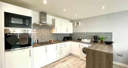 Couples Choice! Walsall City 2BedApartment SmartTv