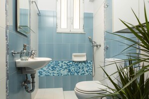 Shower, hair dryer, towels, soap - Dls*apartment (Αθήνα)