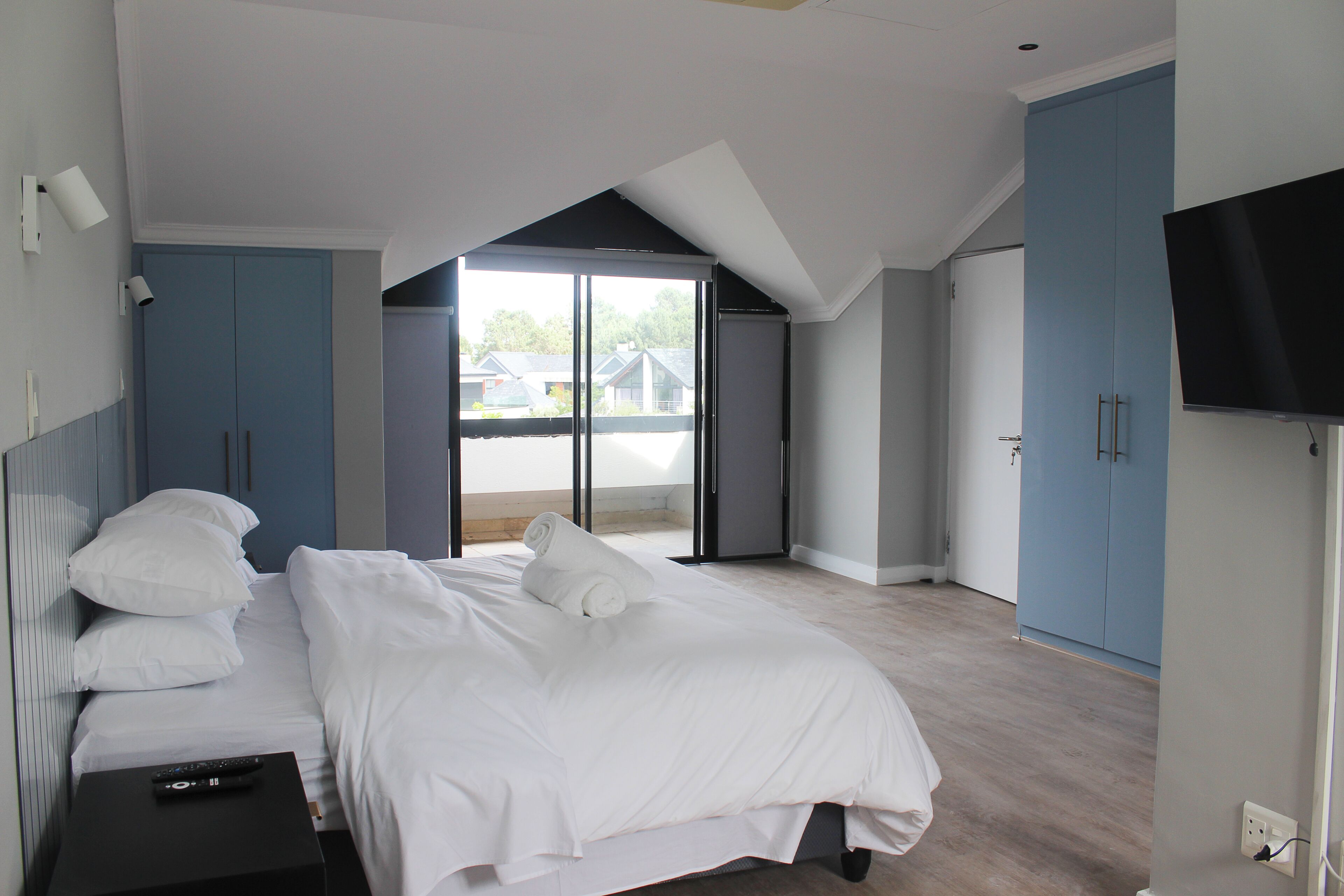 Loft, 3 Bedrooms, Smoking, Balcony | 3 bedrooms