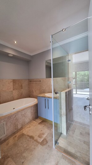 Loft, 3 chambres, fumeurs, balcon | Salle de bain