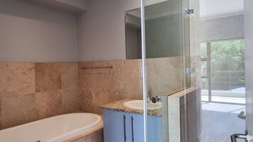 Loft, 3 Bedrooms, Smoking, Balcony | Bathroom