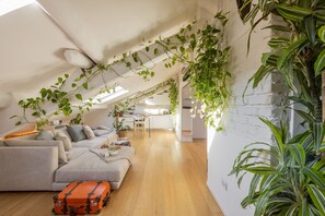 Smart TV - Luxury bright attic in historical building in the center of Milan (Milano)