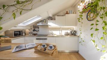 Fridge, microwave, oven, stovetop