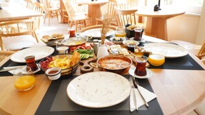 Daily cooked-to-order breakfast for a fee - Mehmetbey Çaka (Persembe)