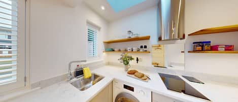 Fridge, microwave, stovetop, dishwasher